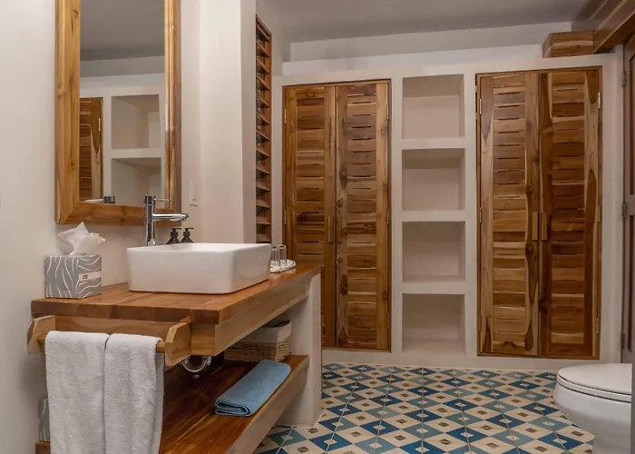 Capitan Suizo Beachfront Boutique Tamarindo